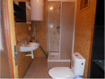 Autokemp Kraskov 5L Chaty k pronájmu, kuchynka, WC, sprcha