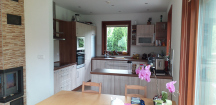COUNTRY HOUSE Tisá 7L bungalov kuchyň