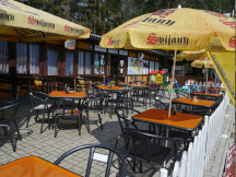 Rekreační středisko a kemp JACHTA HOLANY letní zahrádka naší restaurace