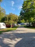 Camping Matyáš místa pod stromy