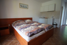 Autocamp Mělník 10x 2L pokoj
