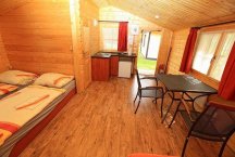 Autocamp Mělník 10x 2-4L bungalov, sprchový kout, WC, TV, kuchyňka,  základní nádobí, lednice