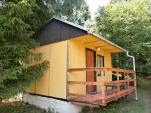 Kemp Úštěk u jezera Chmelař 4L chaty KEMP III konvice, vařič, lednička, sprcha, WC
