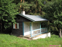 malá chata U lesa