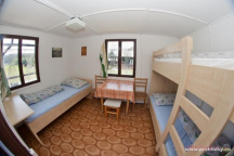 Autocamp Wilsonka na Dalešické přehradě chatka 3+1l