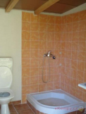 KEMP OBZOR ÚŠTĚK společné WC a sprcha