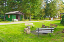 Autokemp Křivonoska Bungalovy s přilehlým ohništěm