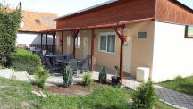 4-6L bungalovy, kuchyň, toaleta s umyvadlem, sprcha společná