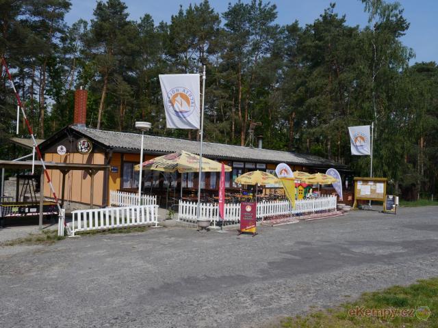 Rekreační středisko a kemp JACHTA HOLANY restaurace
