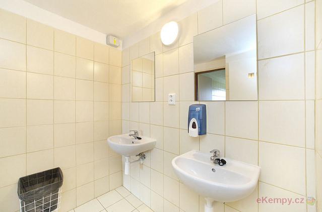 Chatky a Hotel Racek společné soc.zařízení