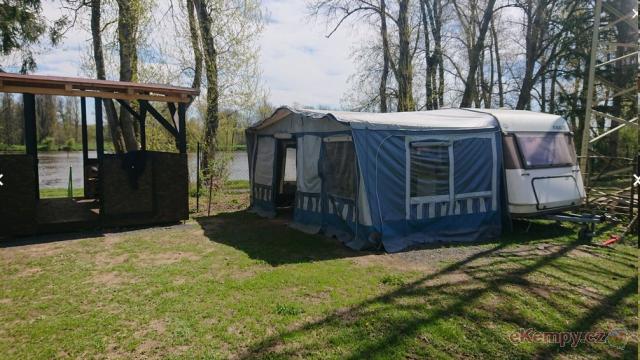 Rybářský kemp u Labe 2-4L Karavan