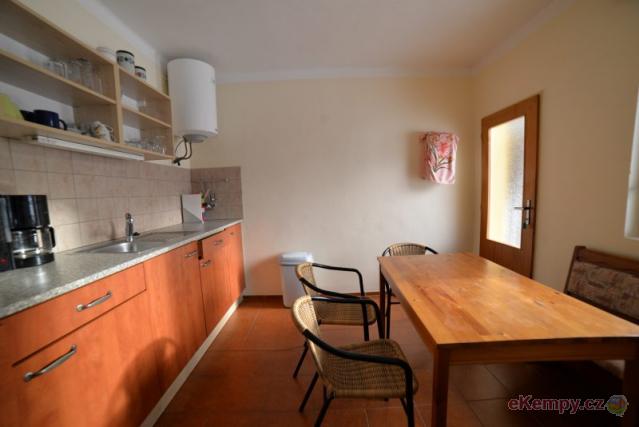 Camping na Staré Papírně kuchyňka 4L apartmánu