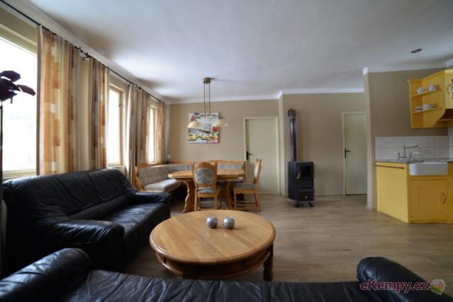 Camping na Staré Papírně obývací pokoj 6L apartmán