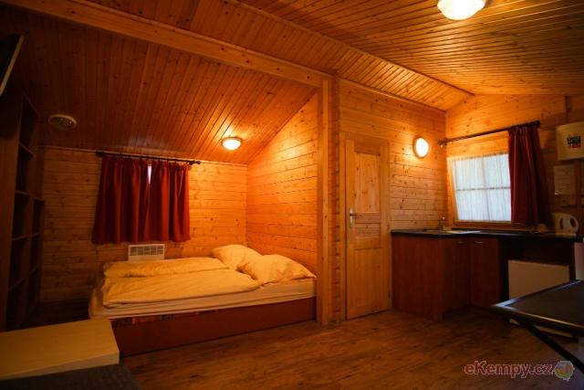 Autocamp Mělník 10x 2-4L bungalov