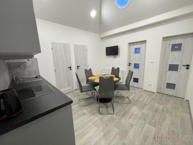 Kemp u Kukačků a Penzion DaJa Lipno 10L Apartmán kuch.linka