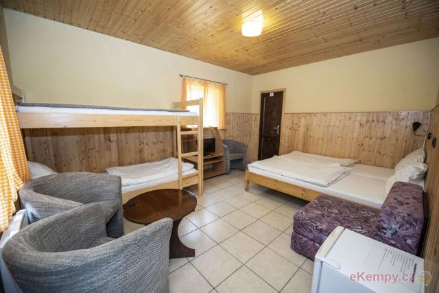 Chatový areál Zděřina Bungalov pro 4 osoby s vlastní koupelnou