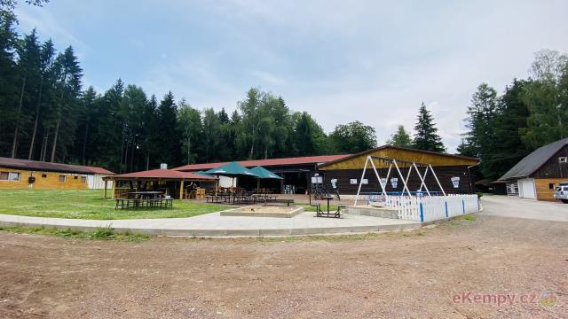 Chatový areál Zděřina Restaurace - venkovní posezení