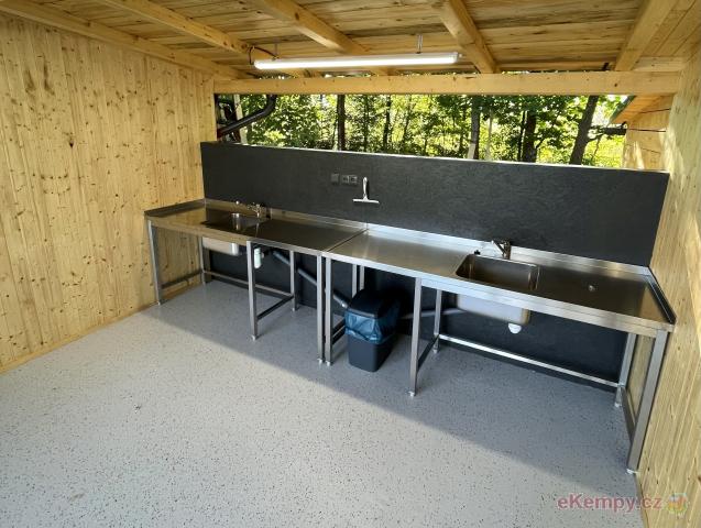 Karavan Kemp Zlosin Mytí nádobí
