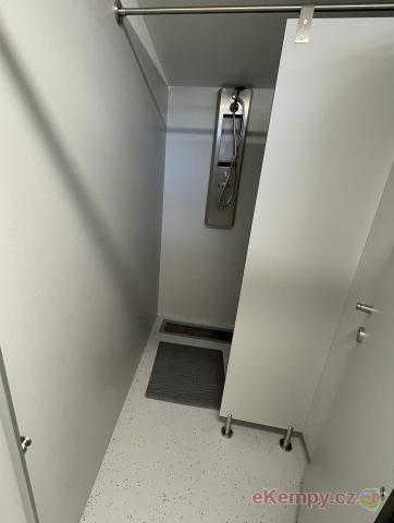 Karavan Kemp Zlosin společné sprchy