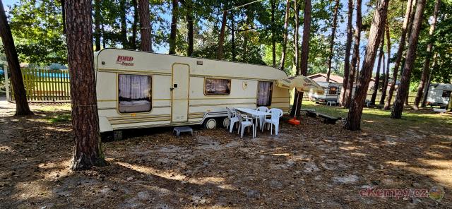 Rekreační středisko a kemp JACHTA HOLANY karavan Lord (4L)