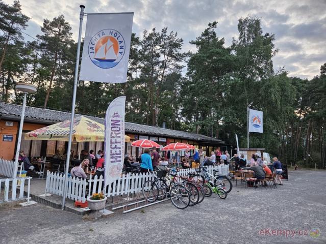 Rekreační středisko a kemp JACHTA HOLANY restaurace - sobotní večer