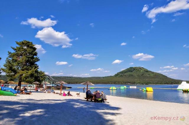 Chatová osada OÁZA Máchovo jezero s pláží