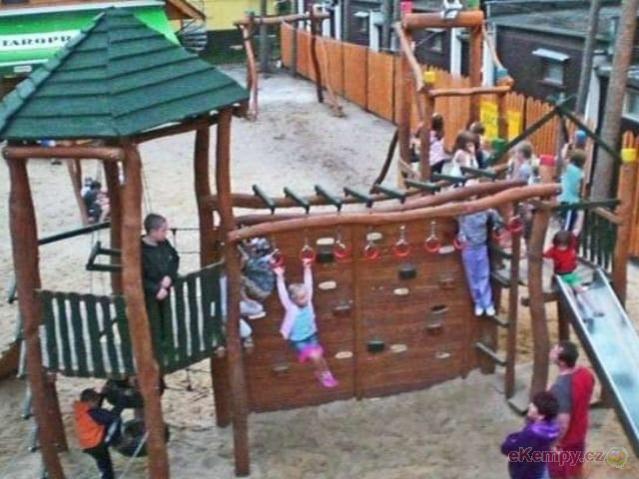 Chatová osada Jachta u Máchova jezera dětský park