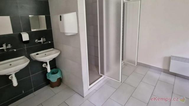 Resort pod Landštejnem  Sprchy sportovní hala