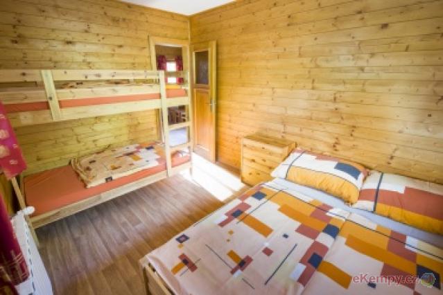 Koupaliště a kemp Pecka 8L chata