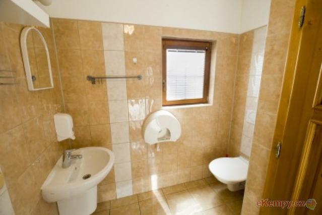 Koupaliště a kemp Pecka 8L chata