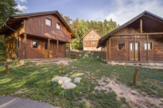 Koupaliště a kemp Pecka 12L chata