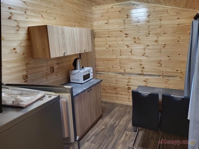 Autocamp Jenišov - Lipno nové 4L Bungalovy kuchyňka