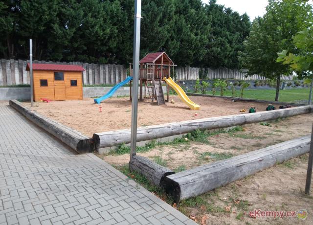 Stellplatz Park 'n' wine Velké Bílovice 