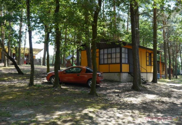 Rekreační středisko a kemp JACHTA HOLANY menší chata č. 6 (9-10L)