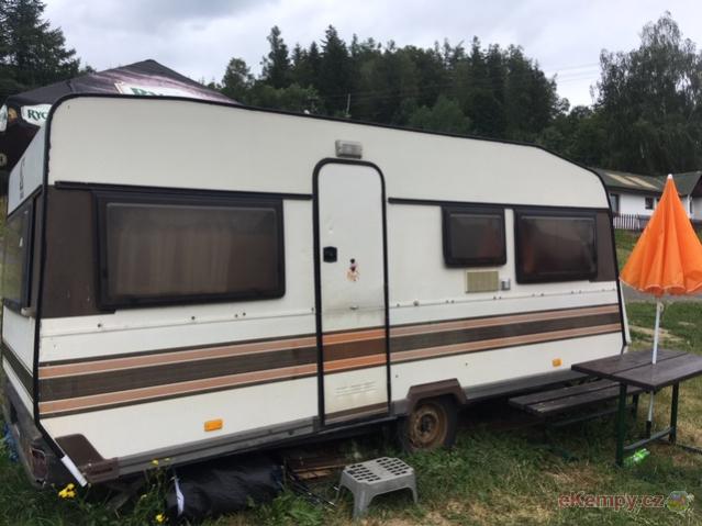 Autokemp U KAPLIČKY Karavan pronájem
